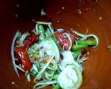 รูปขั้นตอนการทำที่ 4 ของ ส้มตำปูปลาร้า