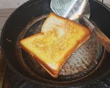 Foto langkah ke 3 dari resep Roti panggang keju coklat.
