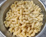 Foto langkah ke 1 dari resep Macaroni & cheese.
