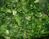 Foto del paso 2 de la receta: Espinaca salteada con ajo y huevo