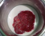 Foto langkah ke 2 dari resep Strawberry Chiffon Bliss Putih Telur (Cooked Dough).