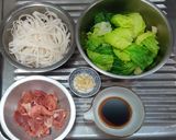รูปขั้นตอนการทำที่ 1 ของ เส้นเล็กผัดซีอิ๊วหมูแขนงคะน้า
