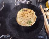 A picture of step 4 of Broccoli paratha.