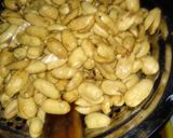 Foto langkah ke 5 dari resep Kacang bawang renyah.