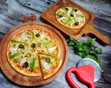 વેજ ચીઝ પીઝા (Veg Cheese Pizza Recipe In Gujarati) રેસીપી સ્ટેપ4ફોટો