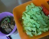 Foto langkah ke 2 dari resep Beef teriyaki without oil with watercress.