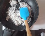 A picture of step 2 of Till dry fruit chikki.