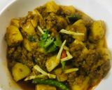 A picture of step 4 of 3 spices mutton qeema alu.