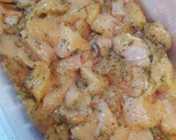 Foto del paso 1 de la receta: Tacos de pollo especiado con pimientos y guarnición