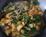 Foto langkah ke 4 dari resep Oseng Tahu Tempe Jamur Tiram Kacang Panjang.