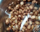 A picture of step 2 of Kala chana masala.