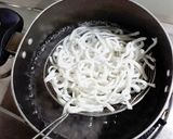 Hình bước làm 2 của món Bánh canh xào sa tế