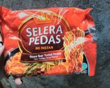 Foto langkah ke 1 dari resep Mie Sup Tomat Pedas Keju Meleleh.