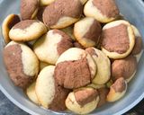 Foto del paso 5 de la receta: Galletitas bicolor.