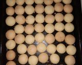 Foto langkah ke 4 dari resep Kue kering bola coklat.