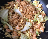 炒泡麵系列-蝦仁高麗菜炒泡麵的食譜步驟2照片