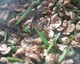 A picture of step 3 of Garlic mushroom fried rice.