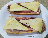 Foto del paso 5 de la receta: Tosta con jamón y queso a la catalana