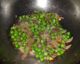 A picture of step 3 of Tomato chutney with green peas.