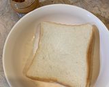 Hình bước làm 1 của món French Toast Bơ Đậu Phộng