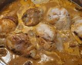 Foto del paso 3 de la receta: Muslitos de pollo en salsa con champiñones y arroz