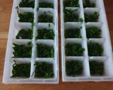 Une image de l'étape 2 de Cubes d'herbes aromatiques à l'huile d'olive.