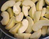Foto del paso 2 de la receta: Manzanas fritas para acompañar carne de ave o de cerdo