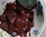 Foto del paso 11 de la receta: Tarta de chocolate, pera y cobertura chocolate cheesecream 🍫🍐