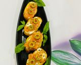 Hình bước làm 4 của món Finger Food 👌4: Bánh mì Olui + cá hồi xông khói “Món bốc tay mới đúng điệu”