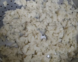 A picture of step 1 of Kanda poha.