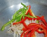 A picture of step 4 of Chilli Garlic Chowmein.