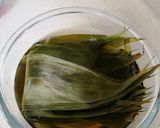 A picture of step 2 of Zongzi Chinese dragon boat festival.