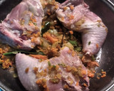 Foto del paso 4 de la receta: Muslos de pollo con limón en olla express