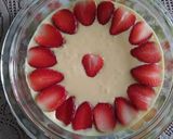 A picture of step 6 of Strawberry vanilla custard 😊😊😊.