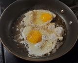 A picture of step 3 of Cheddar Grits Breakfast Bowl.