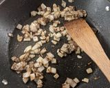 A picture of step 5 of Spicy Chicken Noodles.