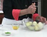 Foto del paso 5 de la receta: Croquetas de papa bañadas en flor de calabaza