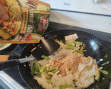 A picture of step 6 of Chow Fun(Instant Spice Mix Version).