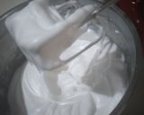 Foto langkah ke 2 dari resep Moo moo Roll Cake.