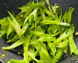 Hình bước làm 5 của món Đậu rồng (đậu khế) xào nấm