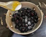 A picture of step 1 of Jamun Fruit Jam.