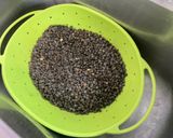 Une image de l'étape 1 de Lentilles Vertes aux Champignons Bruns.