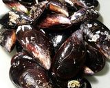 Foto del paso 2 de la receta Mejillones rellenos de mejillones con bechamel