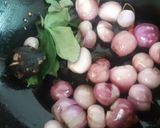 A picture of step 3 of MULAKU CHAMMANTHI(spicy red chilli chutney).