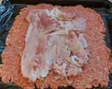 Foto del passaggio 3 della ricetta Polpettone al Pistacchio (ricetta anche per Bimby) con contorno di funghi e piselli