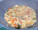 Foto langkah ke 3 dari resep Cah bayam telur tomat.