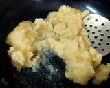 A picture of step 3 of Rava / Semolina Modak.