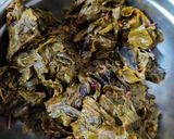 A picture of step 2 of Gongura chutney.