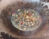 รูปขั้นตอนการทำที่ 5 ของ ผัดกระเพราหอยขม