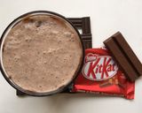 A picture of step 3 of Kitkat milkshake.